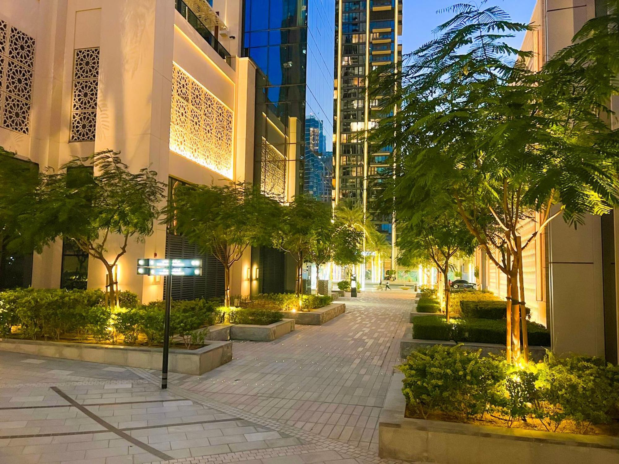 Downtown Luxury - Stunning Burj Khalifa & Sea View - 5 Minutes Walk To Dubai Mall Exterior photo