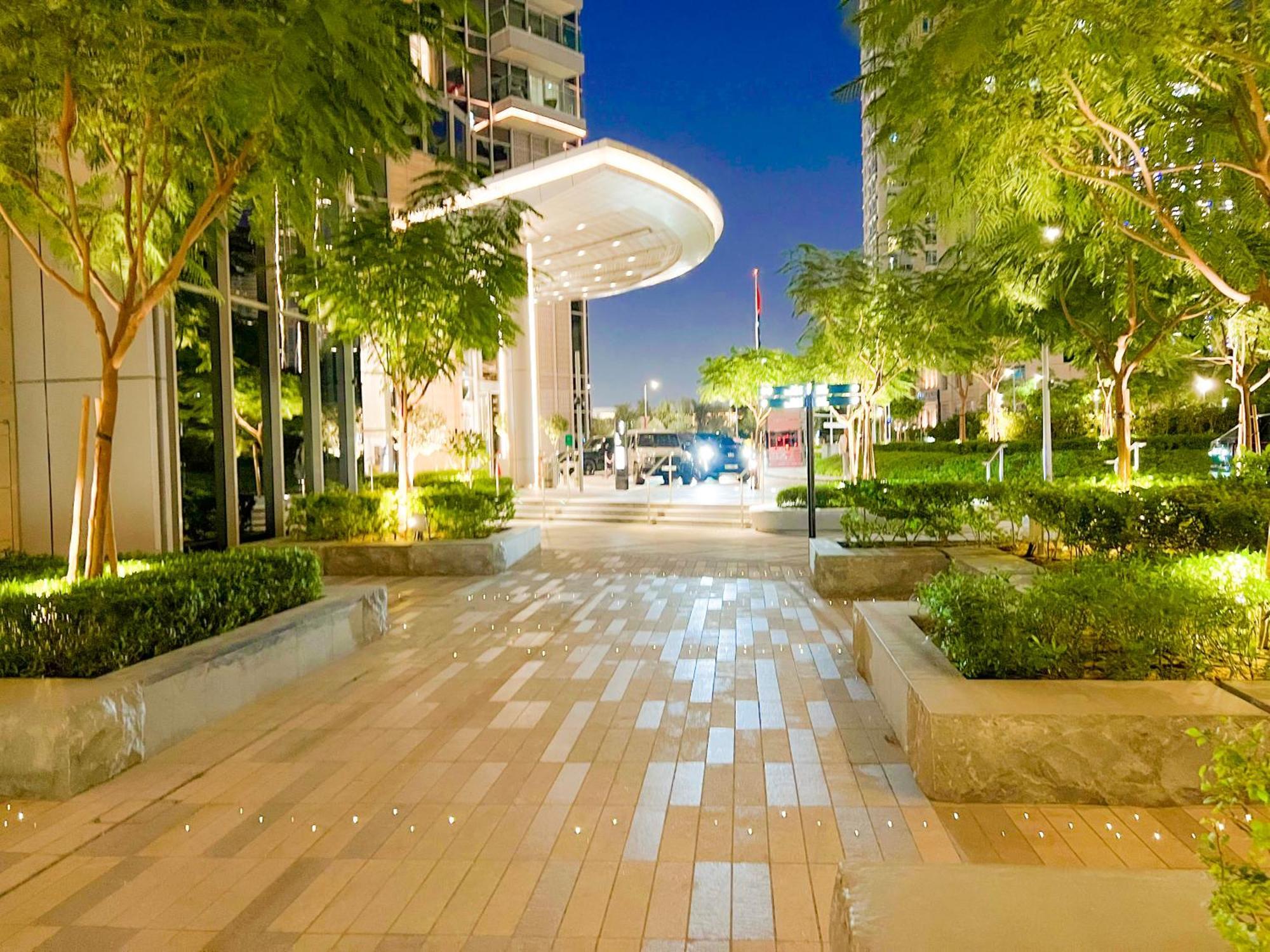 Downtown Luxury - Stunning Burj Khalifa & Sea View - 5 Minutes Walk To Dubai Mall Exterior photo