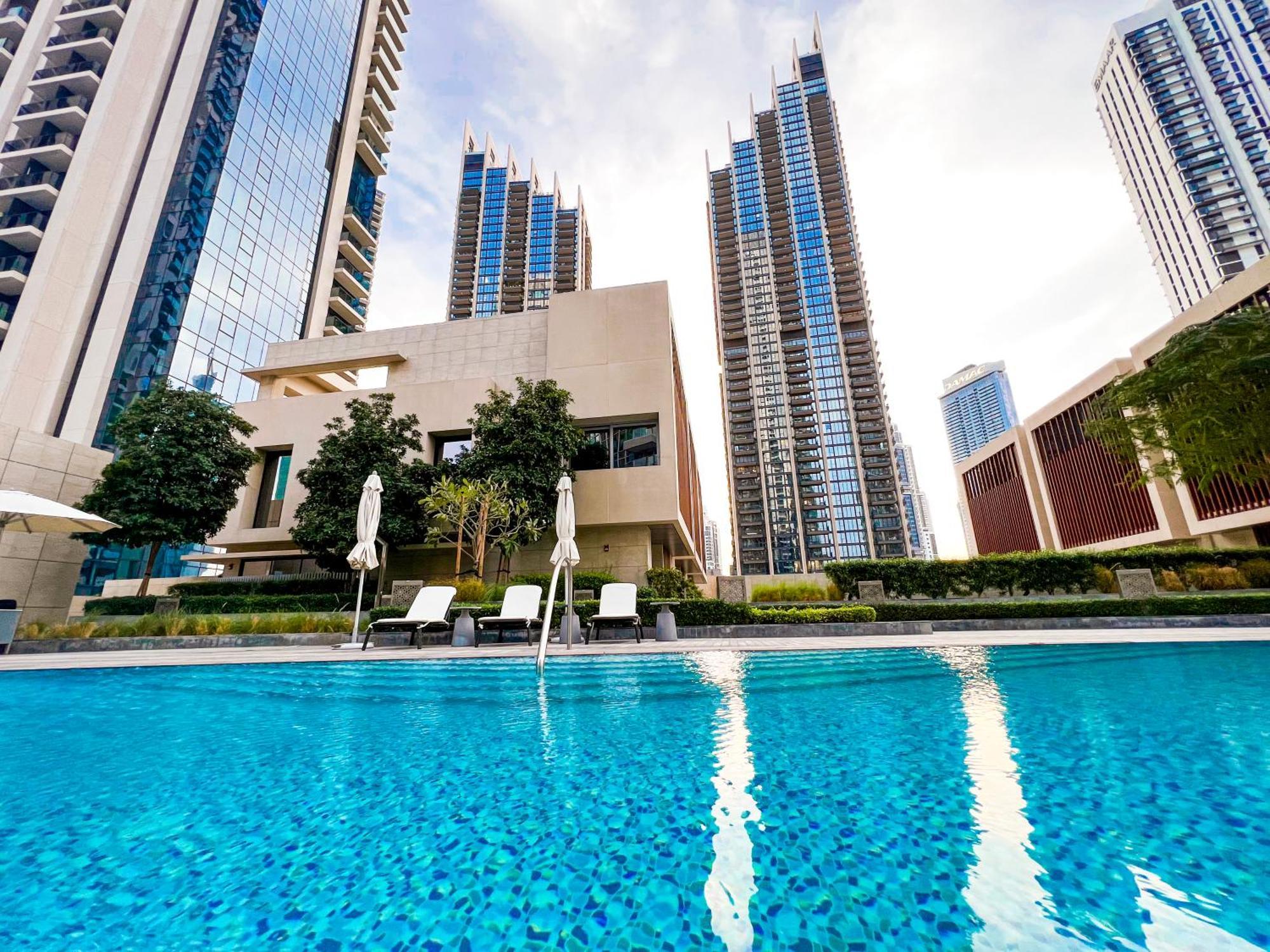 Downtown Luxury - Stunning Burj Khalifa & Sea View - 5 Minutes Walk To Dubai Mall Exterior photo